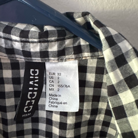 H&M Shirt Women Size 2 Black White Sequin Appliqué Gingham Check Button Front - Picture 7 of 8